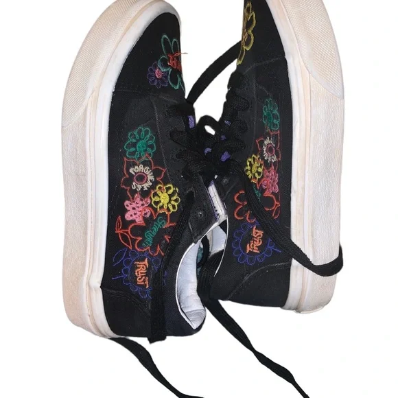 VANS skate shoes.US kids size 13.5. Decor on shoe-flowers, positive vibes - Picture 1 of 15